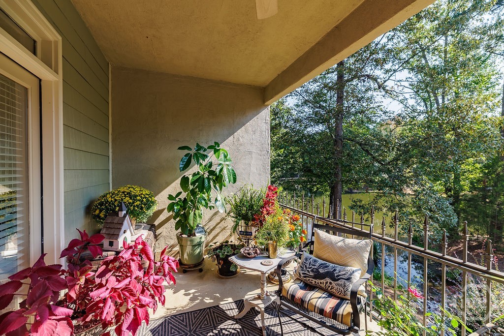 125 Woodlake Drive 207