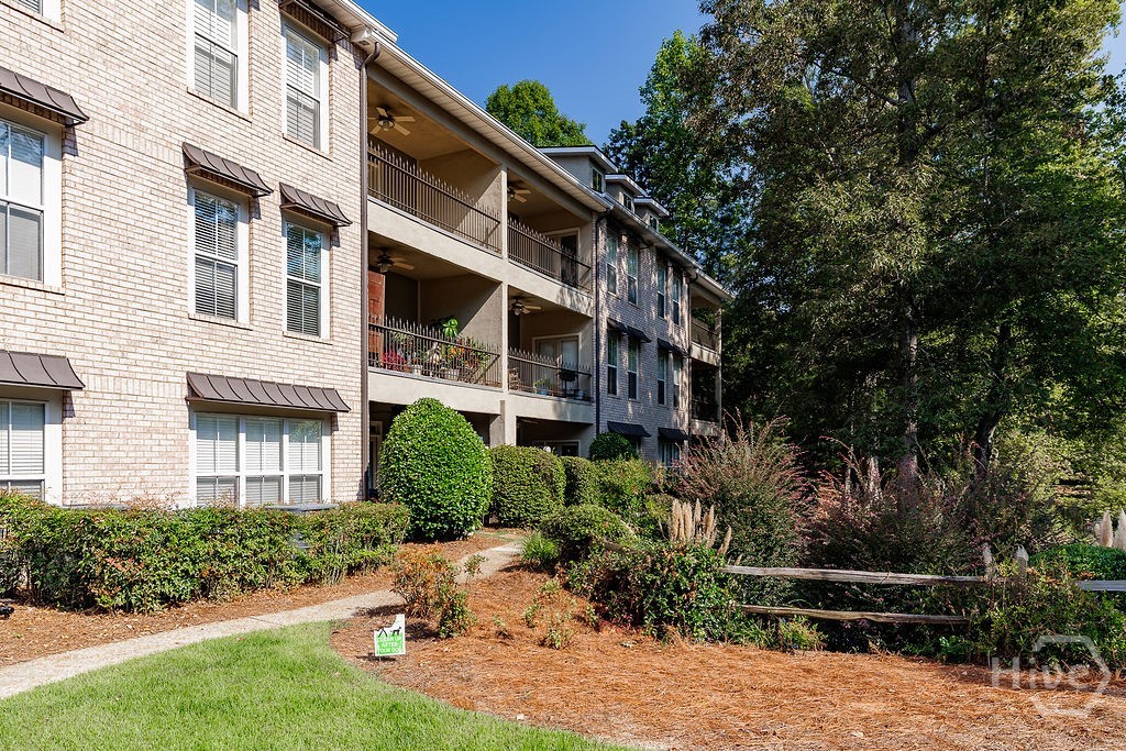 125 Woodlake Drive 207