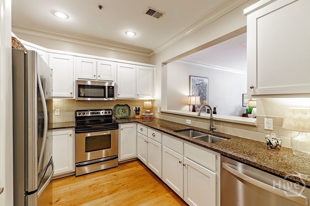 125 Woodlake Drive 207