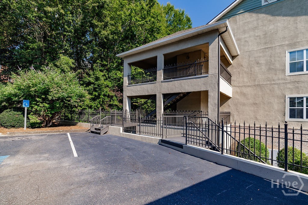 125 Woodlake Drive 207