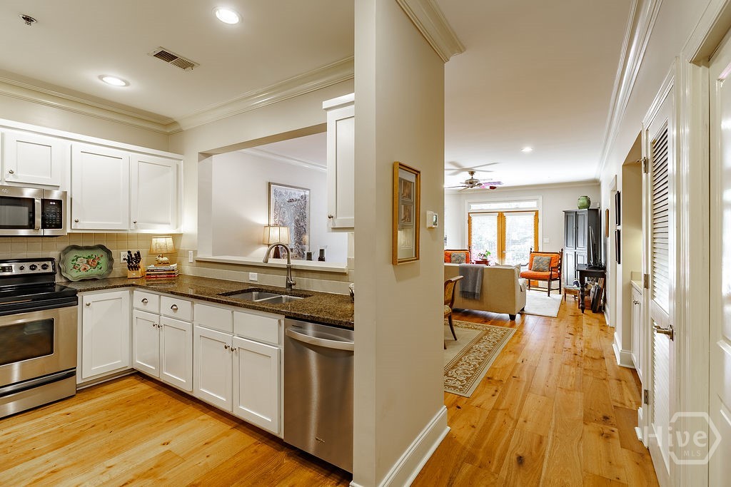 125 Woodlake Drive 207