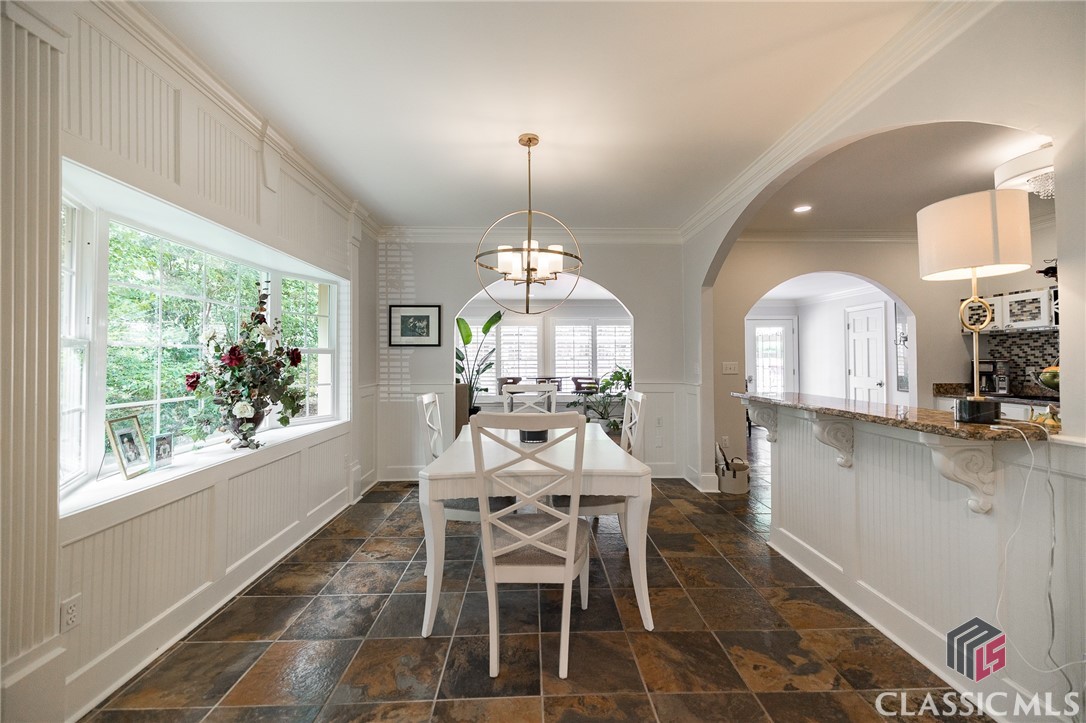 129 N Stratford Drive