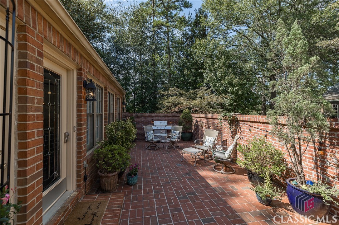 129 N Stratford Drive