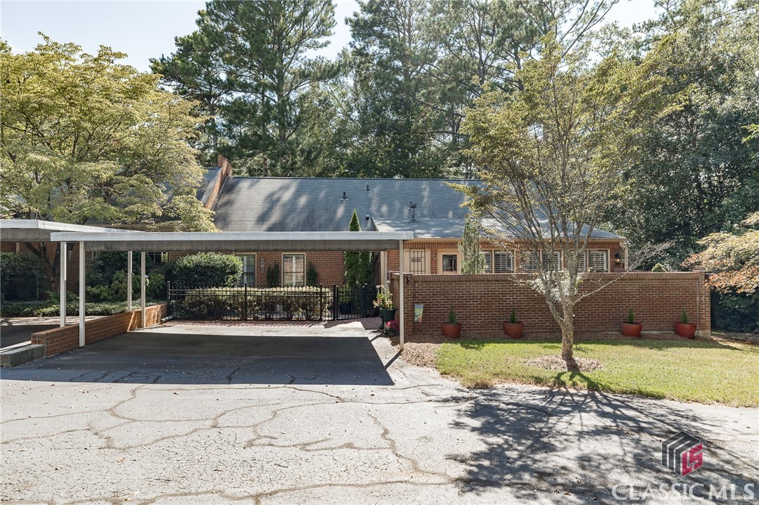 129 N Stratford Drive