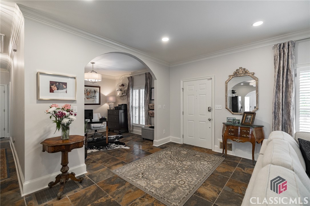129 N Stratford Drive