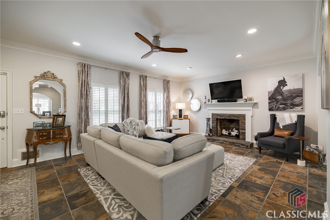129 N Stratford Drive
