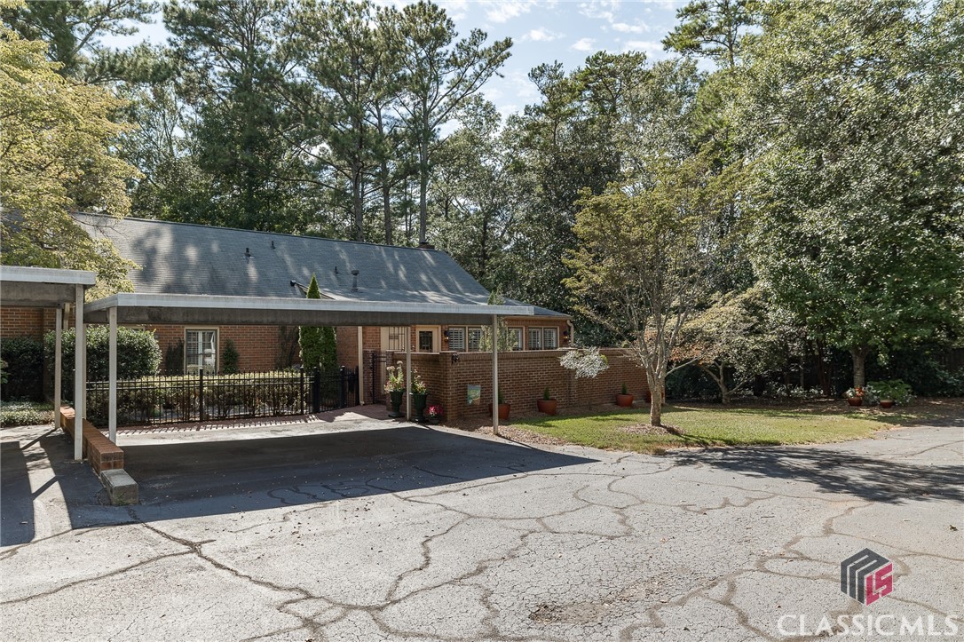 129 N Stratford Drive