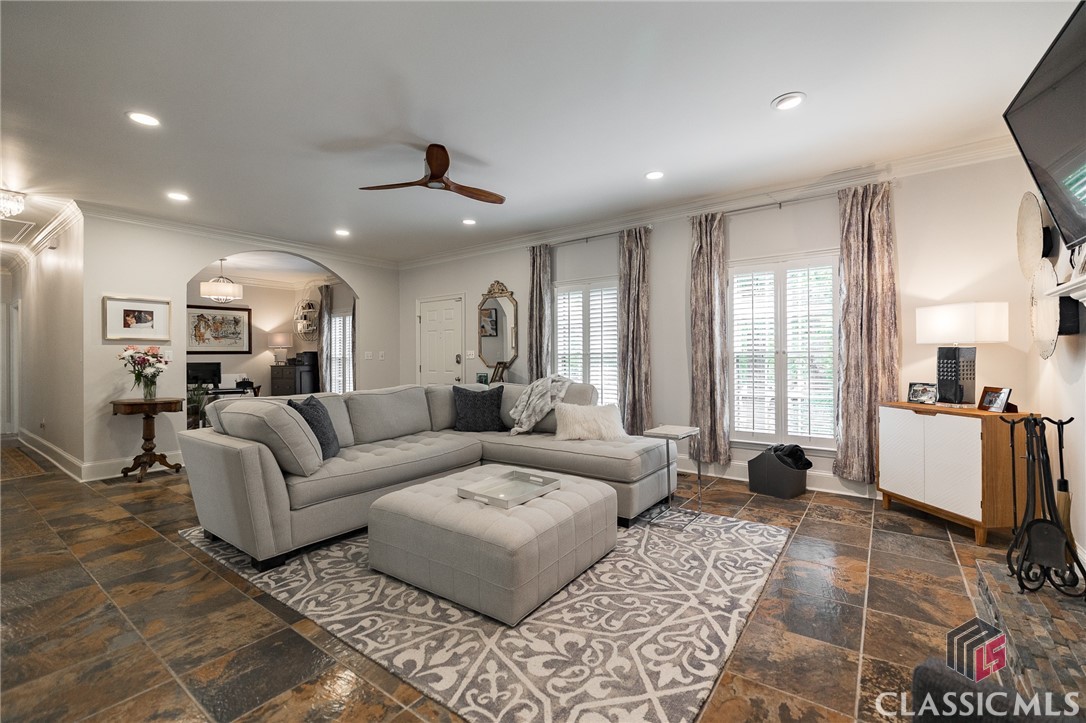129 N Stratford Drive