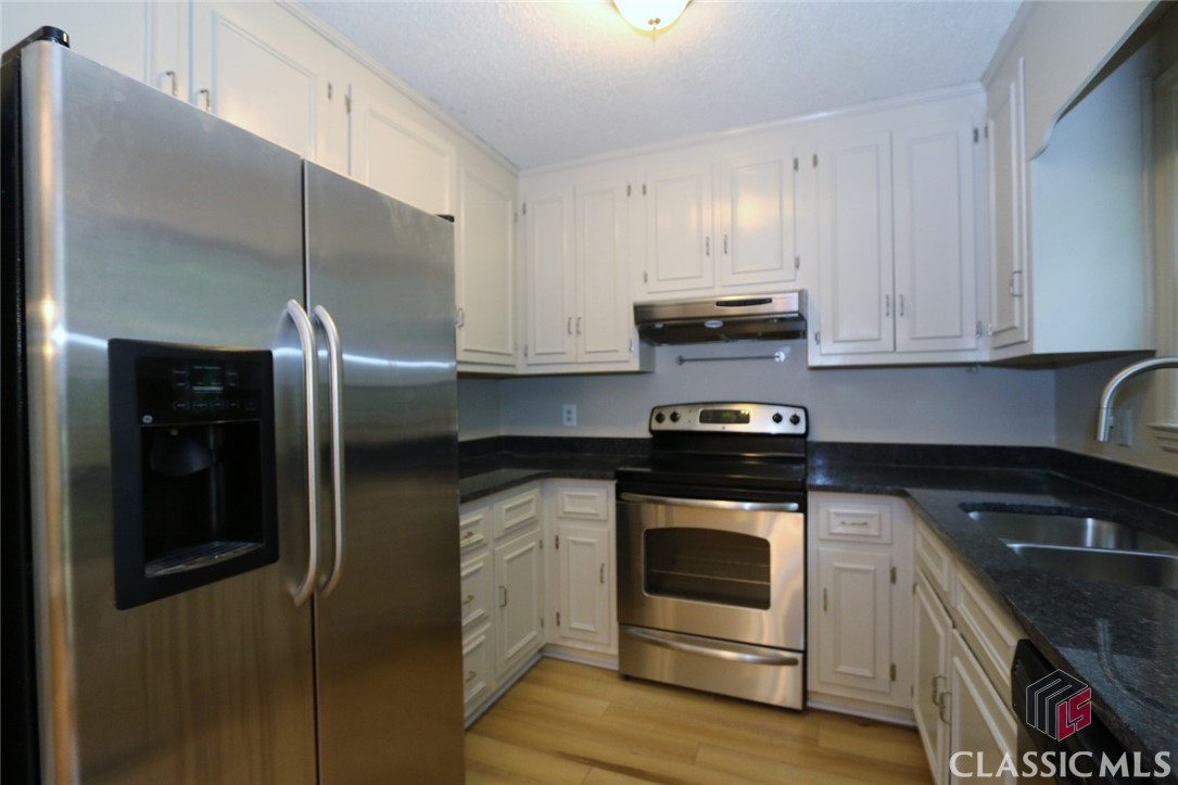 103 Fairlane Court