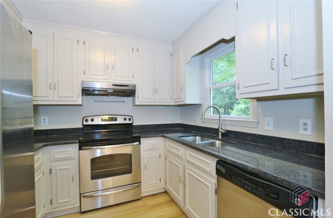 103 Fairlane Court
