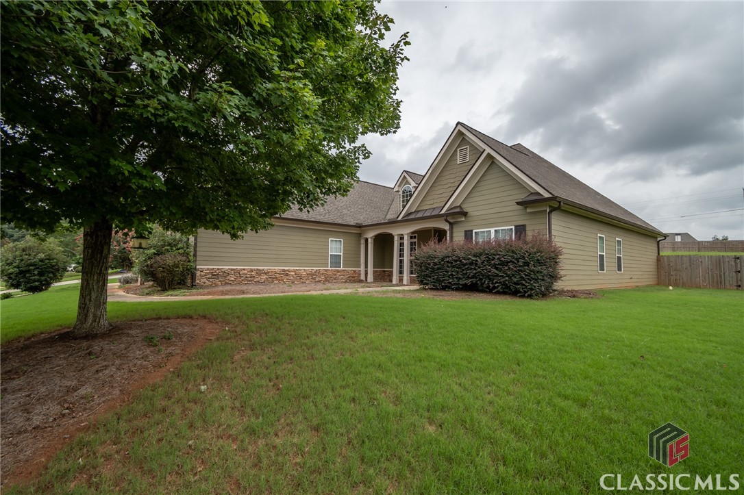 210 Sawtooth Oak Drive