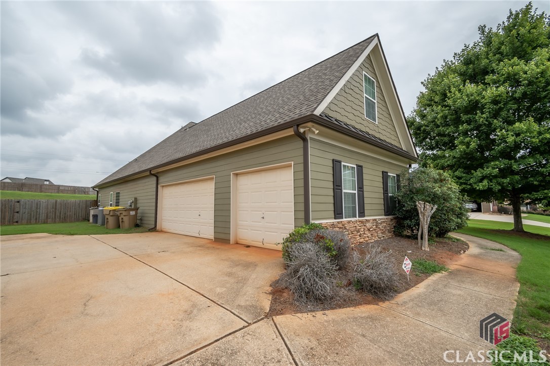 210 Sawtooth Oak Drive