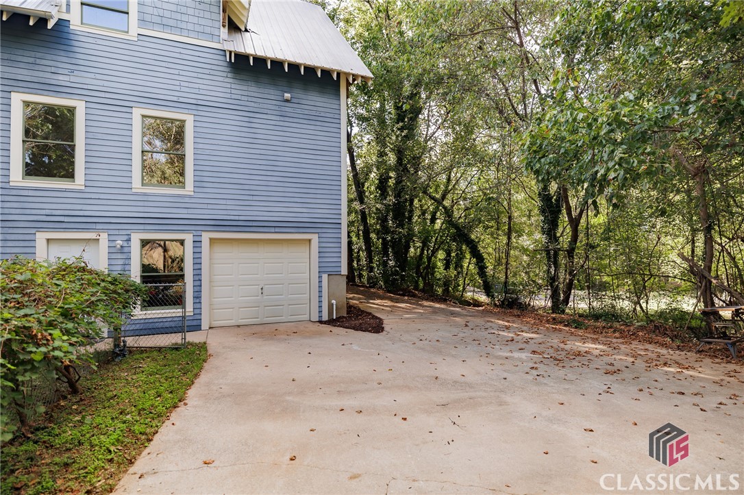 135 Hendrix Avenue