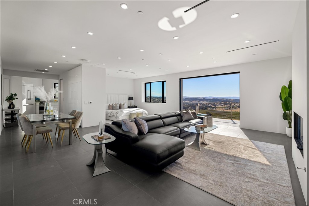 888 Camino Vina