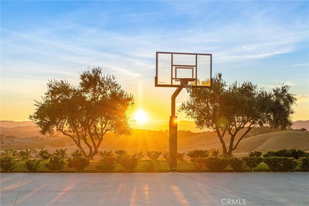 888 Camino Vina