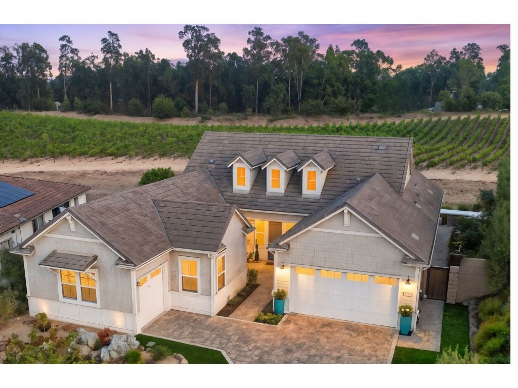 1220 Trail View
