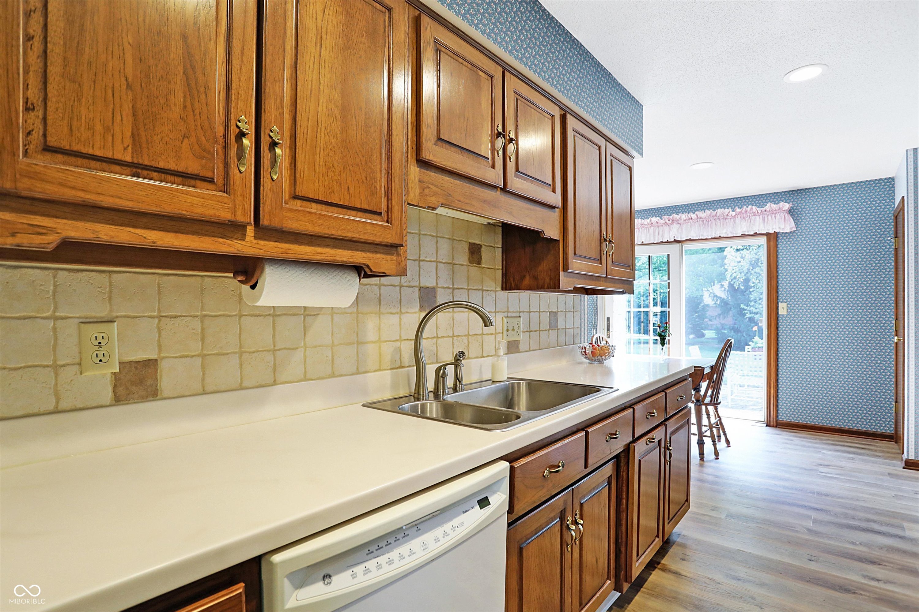 10919 W Lakeshore Drive