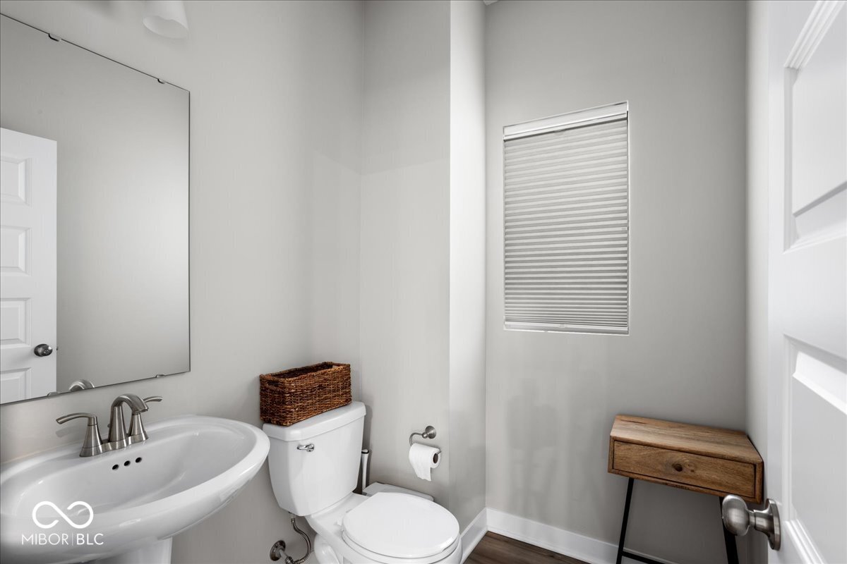 5453 Cloverdale Lane