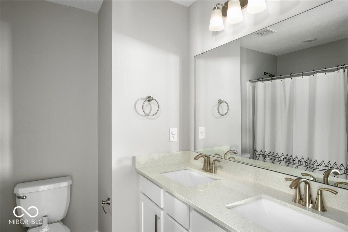 5453 Cloverdale Lane