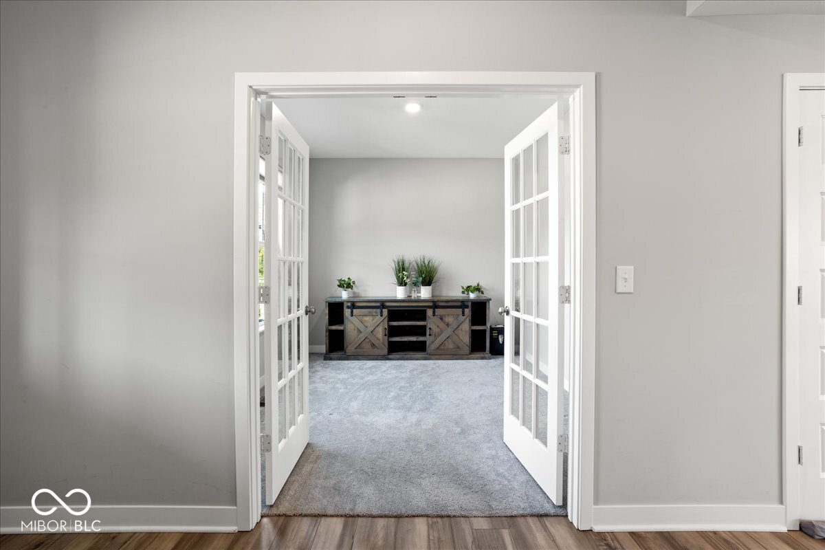 5453 Cloverdale Lane