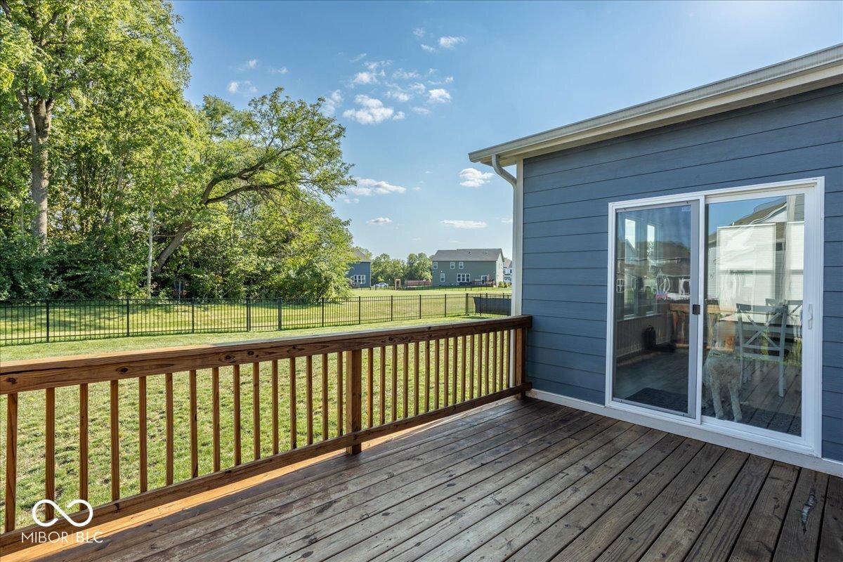 5453 Cloverdale Lane