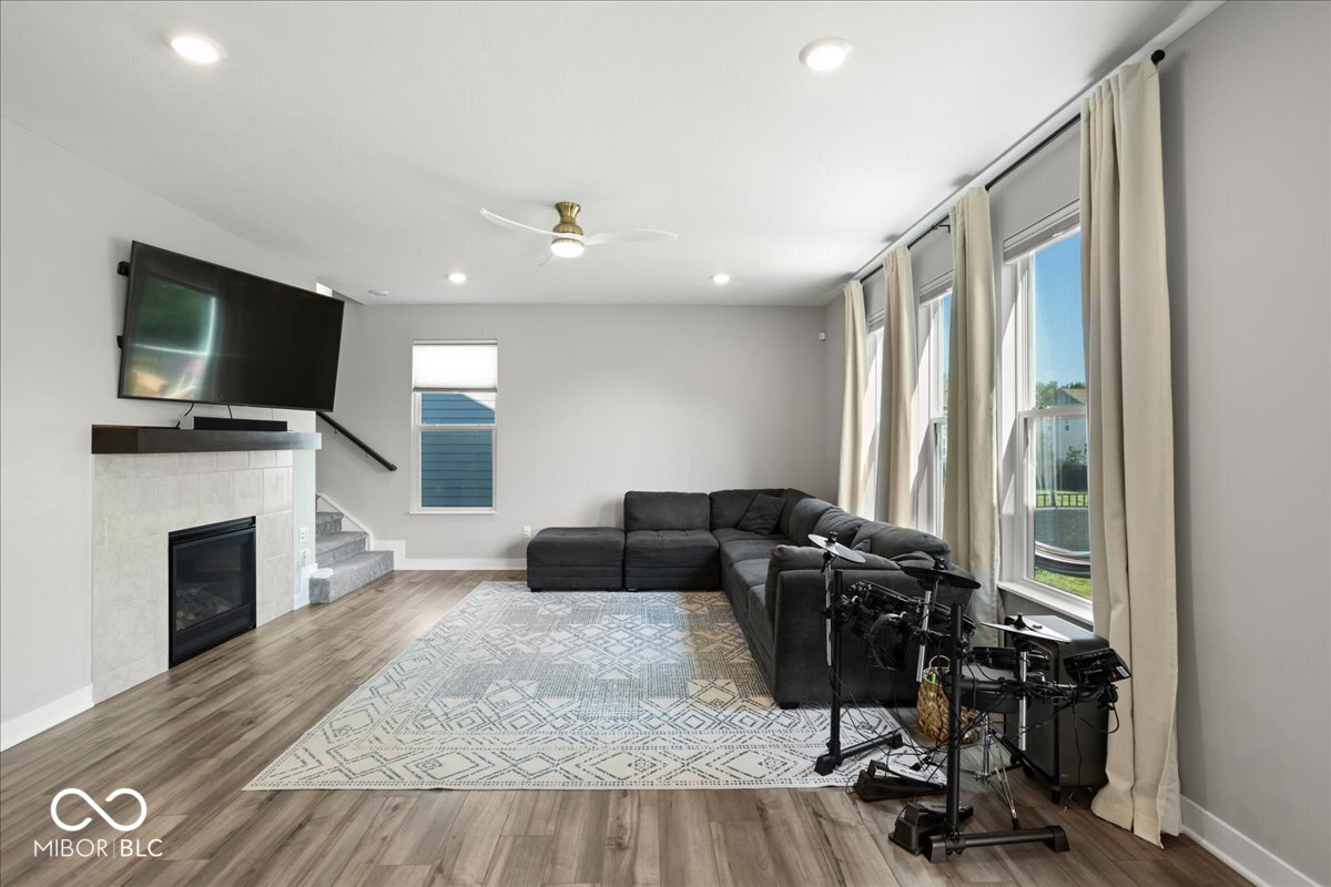 5453 Cloverdale Lane