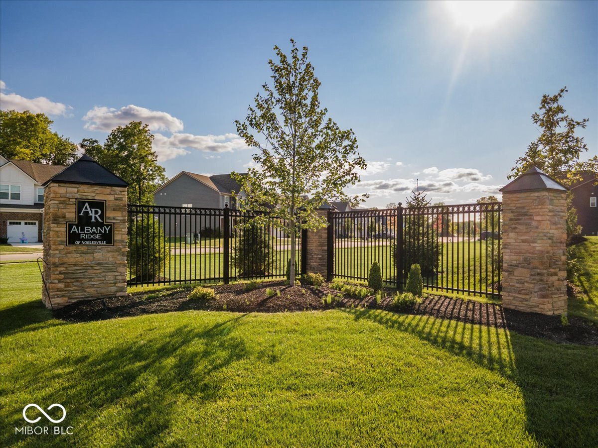 5453 Cloverdale Lane