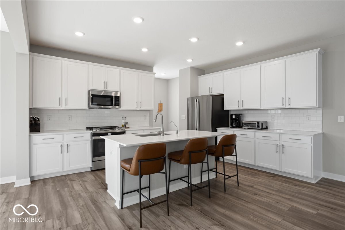 5453 Cloverdale Lane