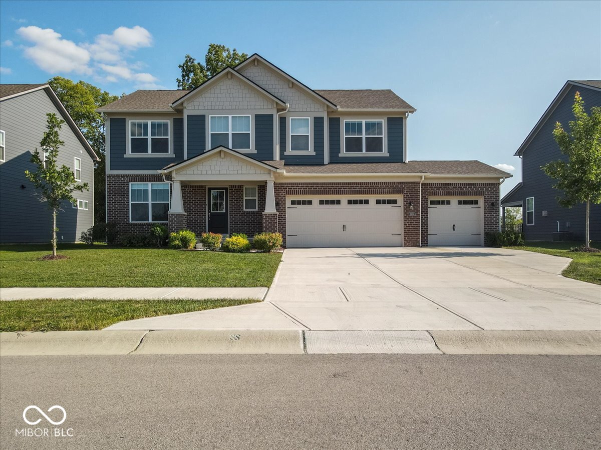 5453 Cloverdale Lane