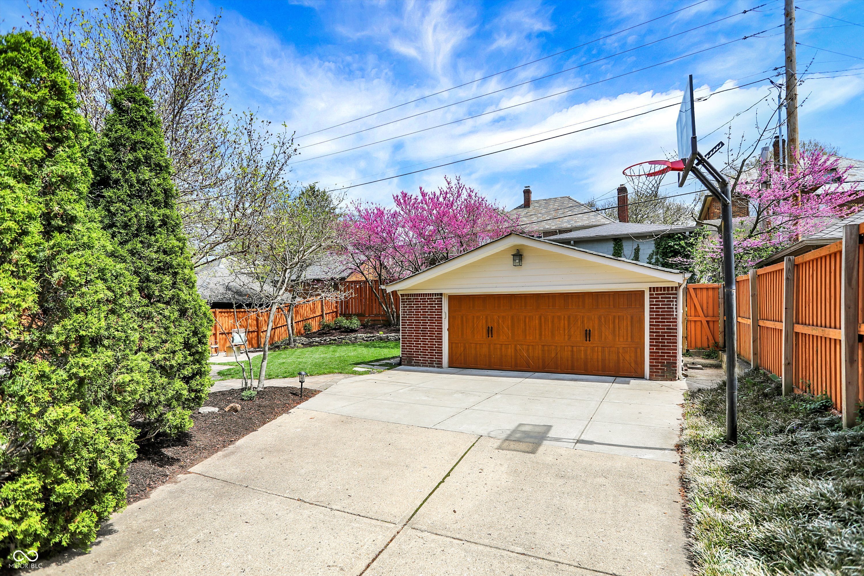 5611 N Delaware Street