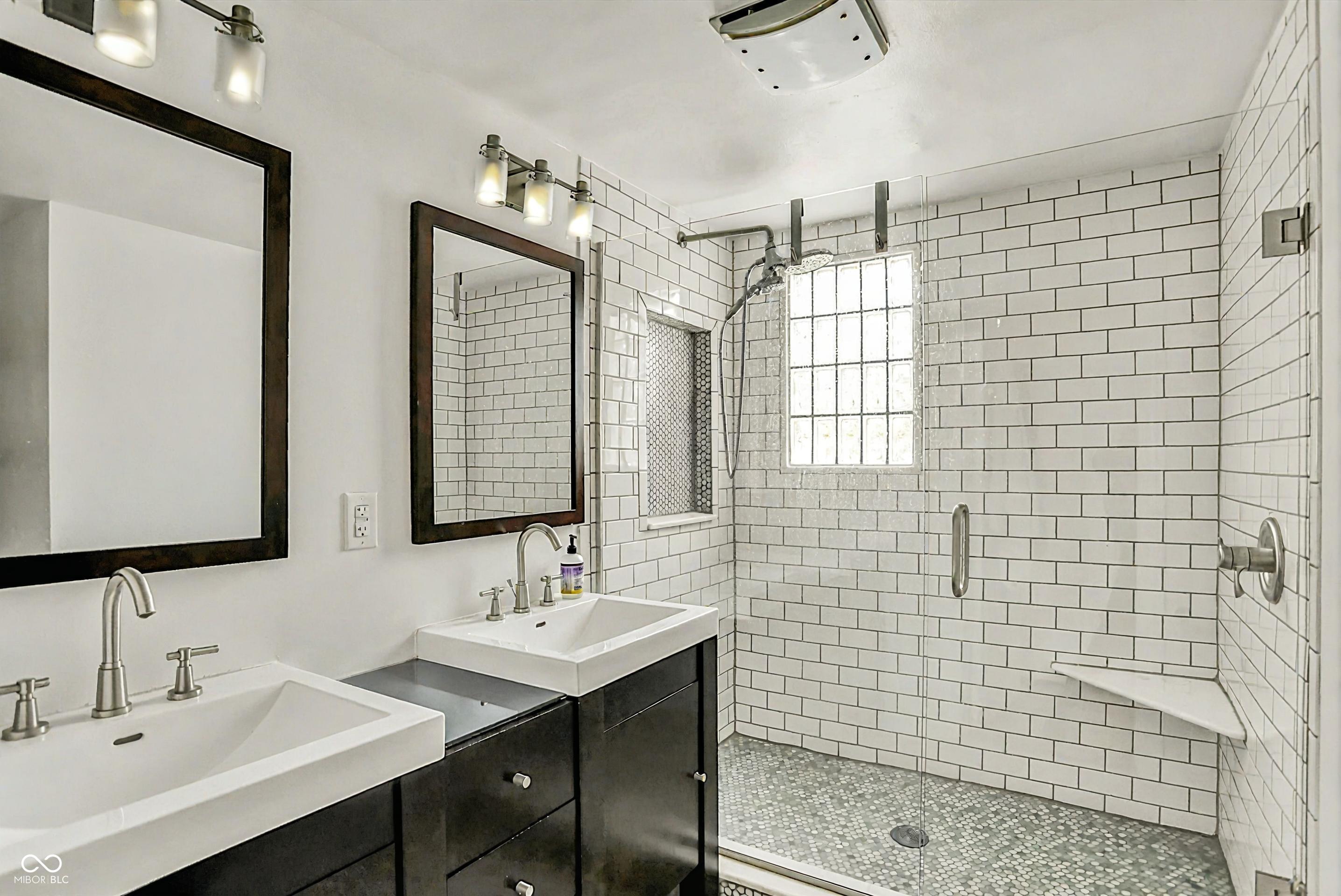 5611 N Delaware Street