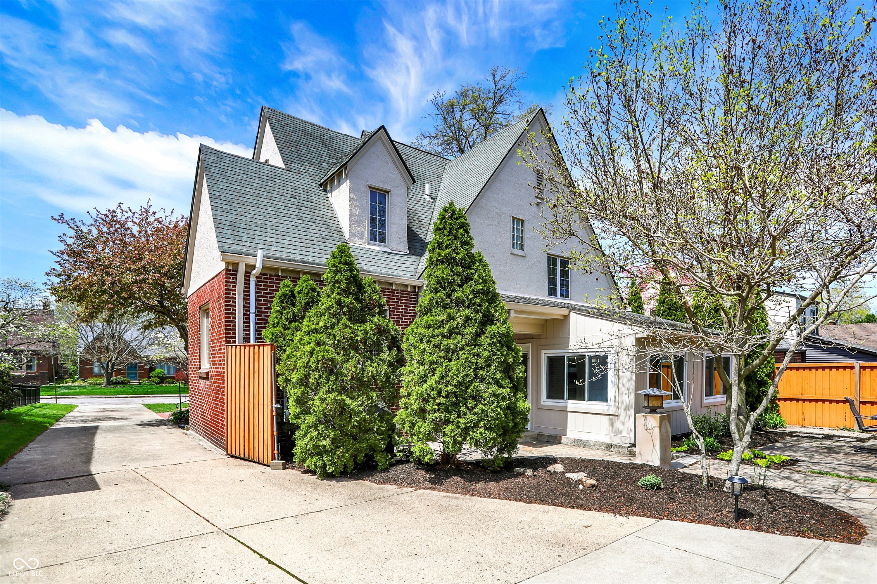 5611 N Delaware Street