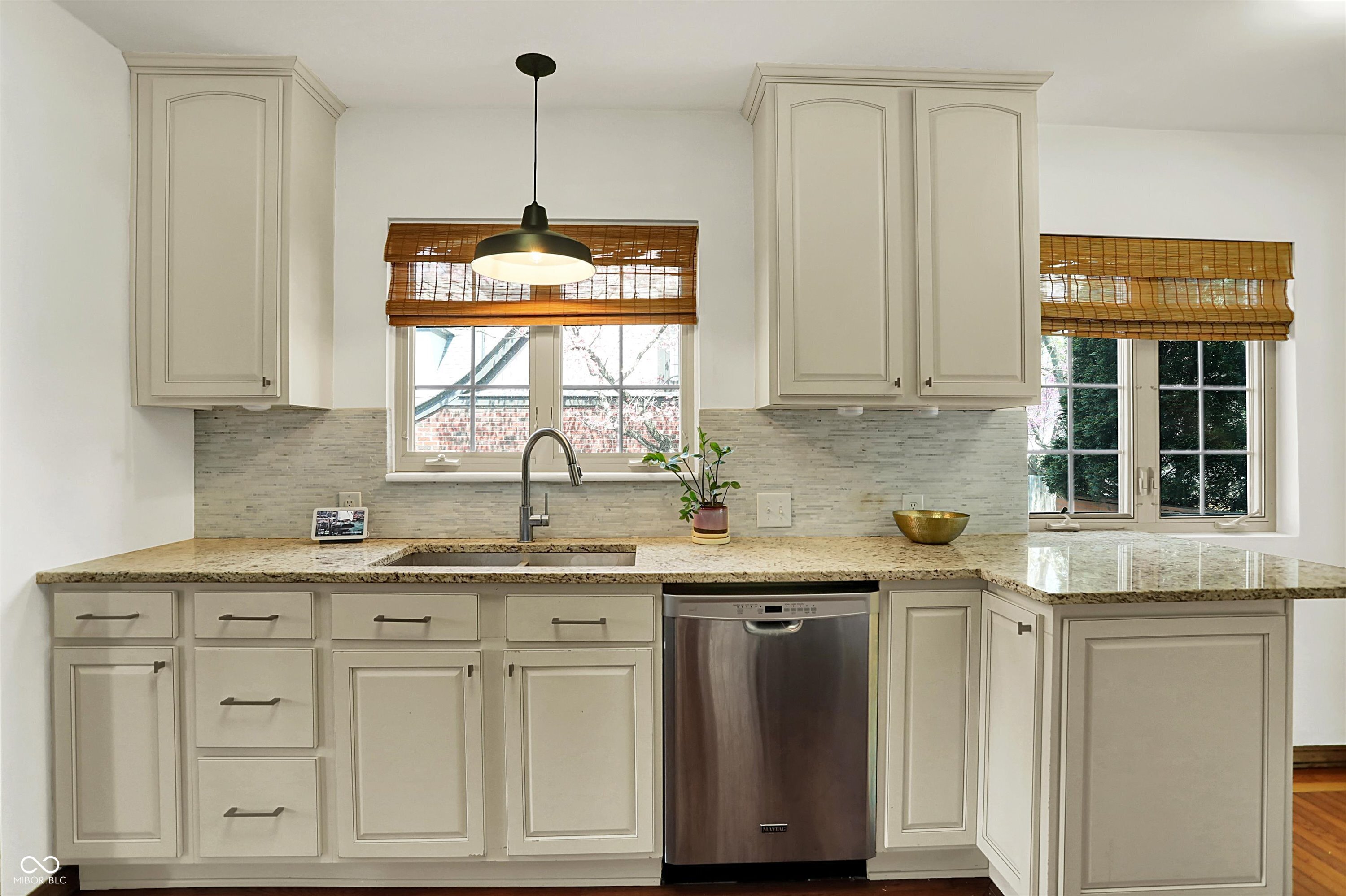 5611 N Delaware Street