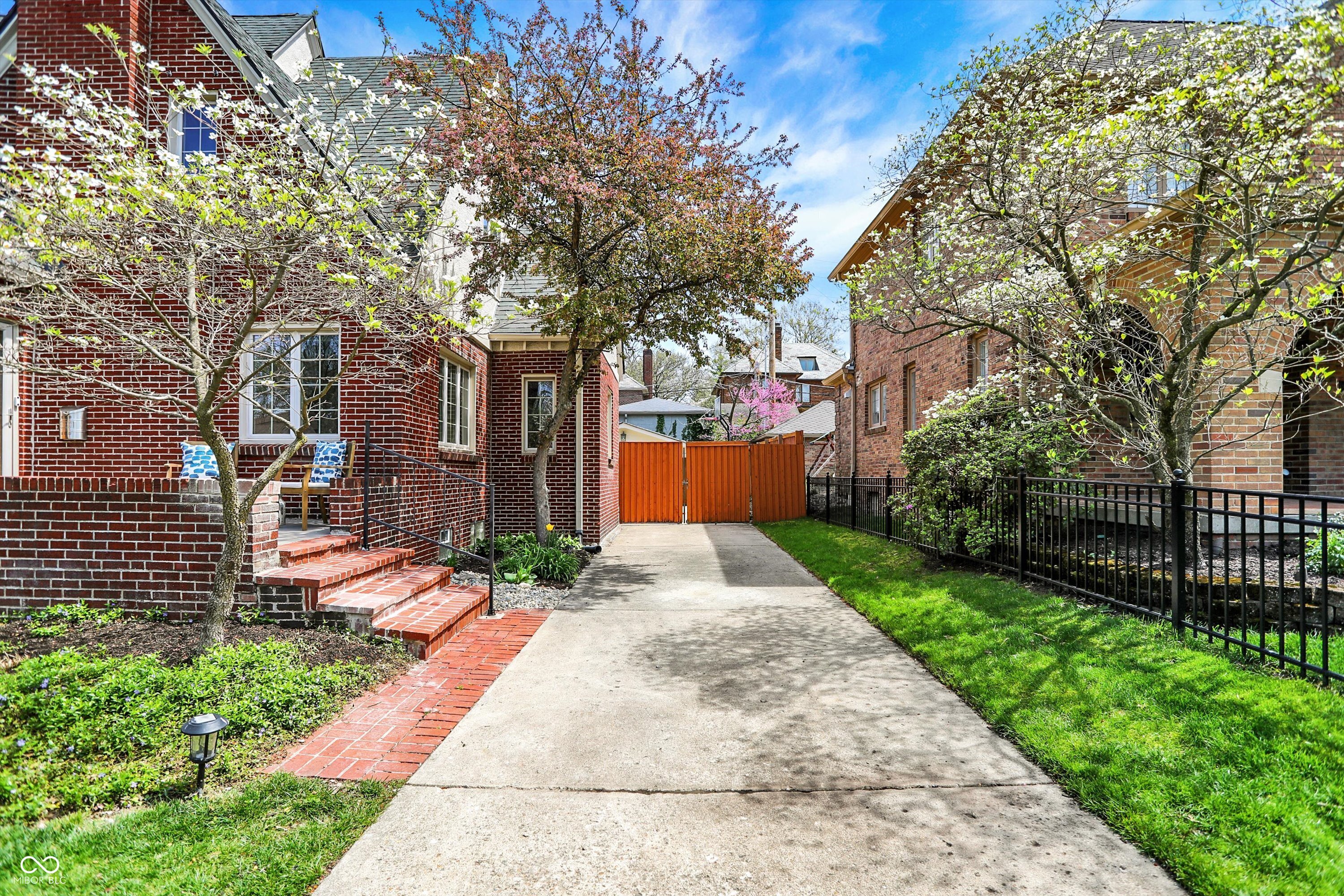 5611 N Delaware Street