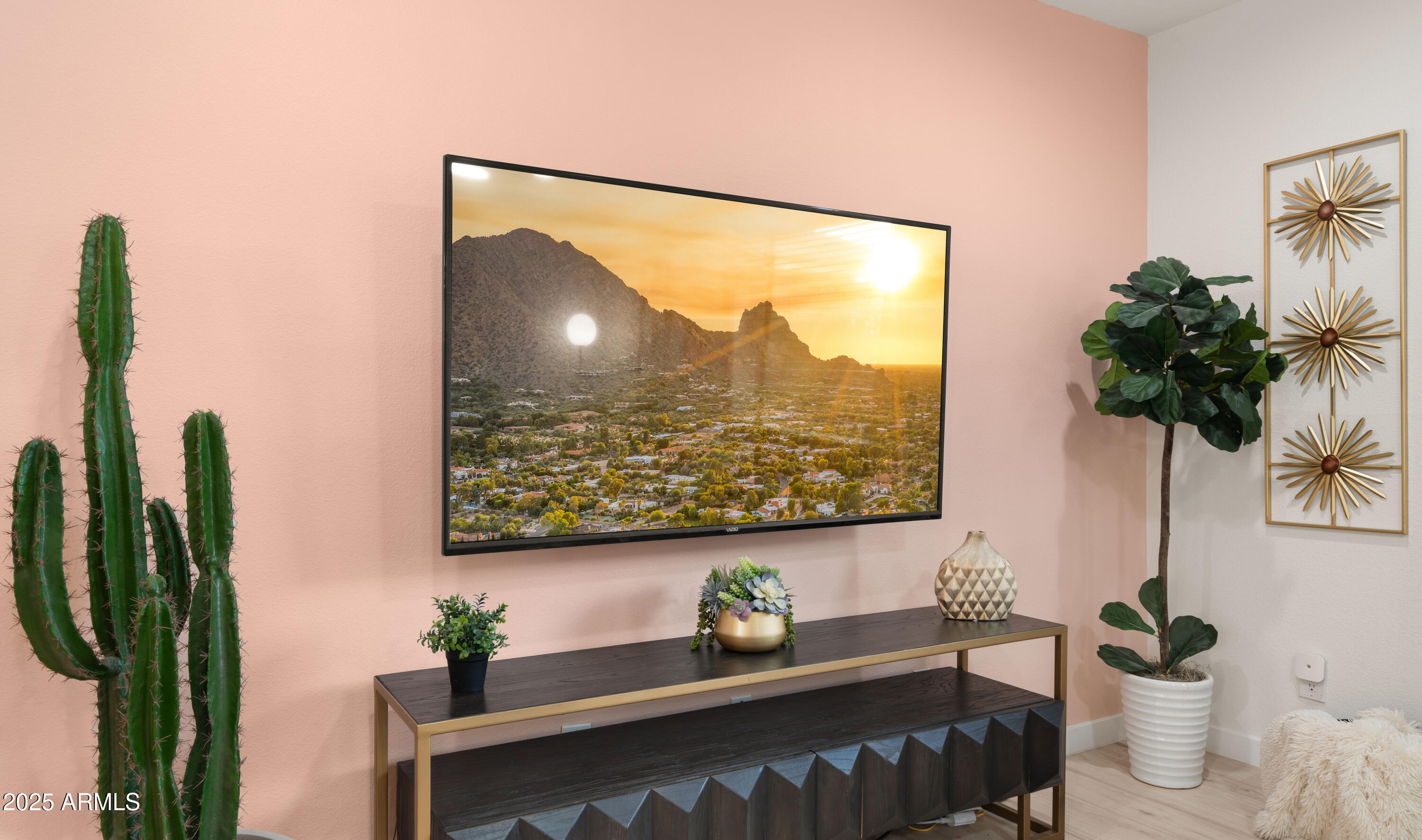 8701 E COLUMBUS Avenue