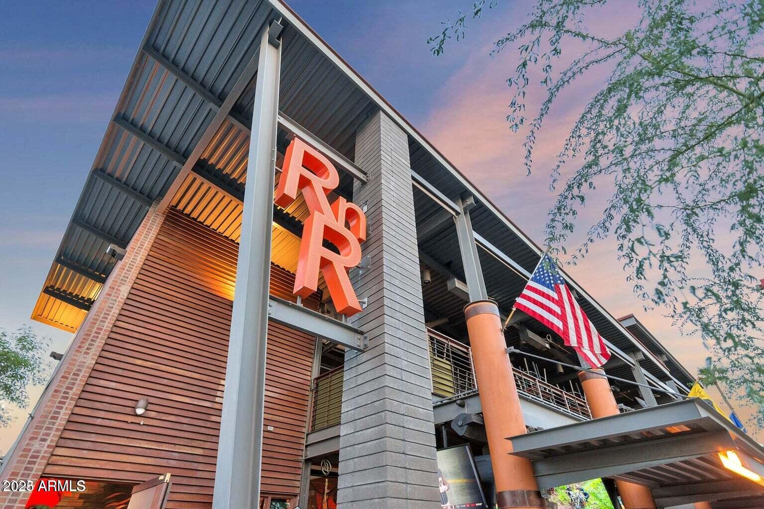 8701 E COLUMBUS Avenue