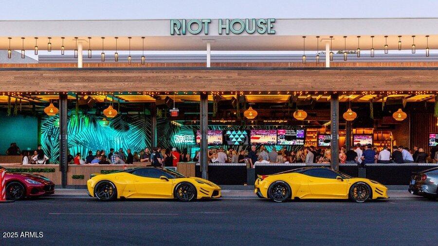 8701 E COLUMBUS Avenue