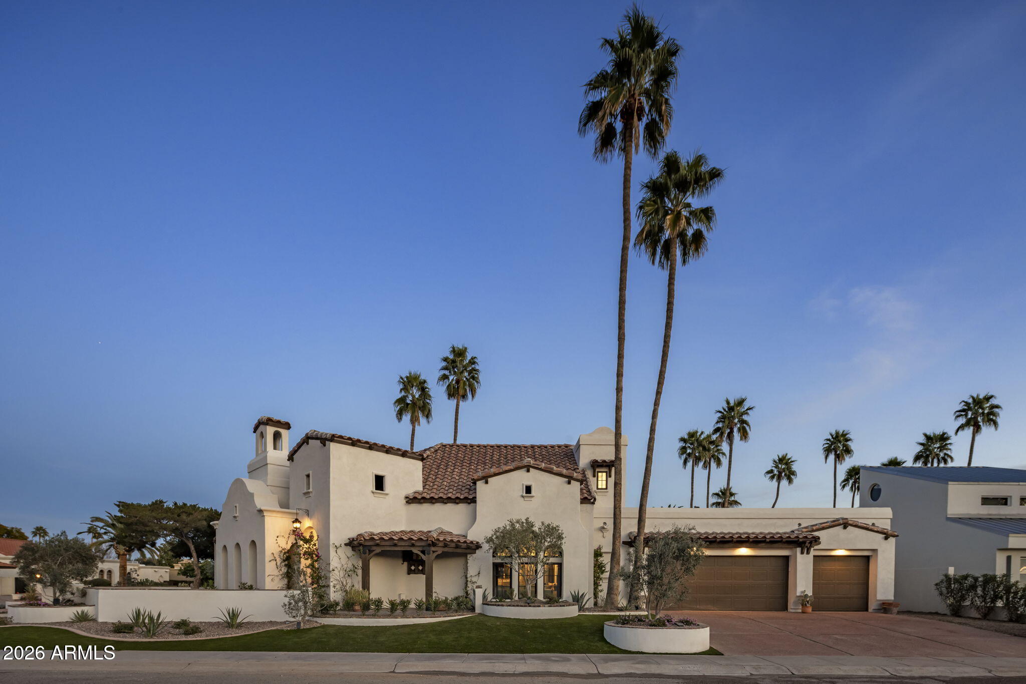 8127 E DEL CAPITAN Drive