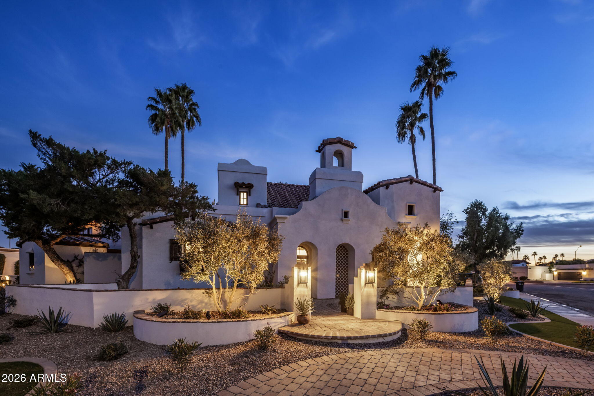 8127 E DEL CAPITAN Drive