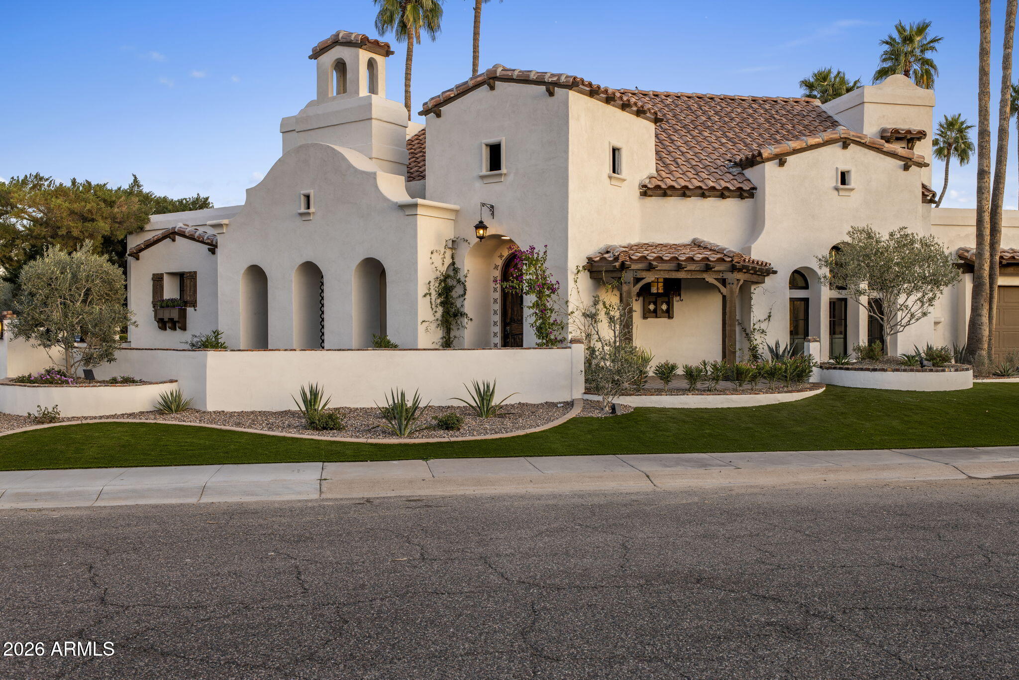 8127 E DEL CAPITAN Drive