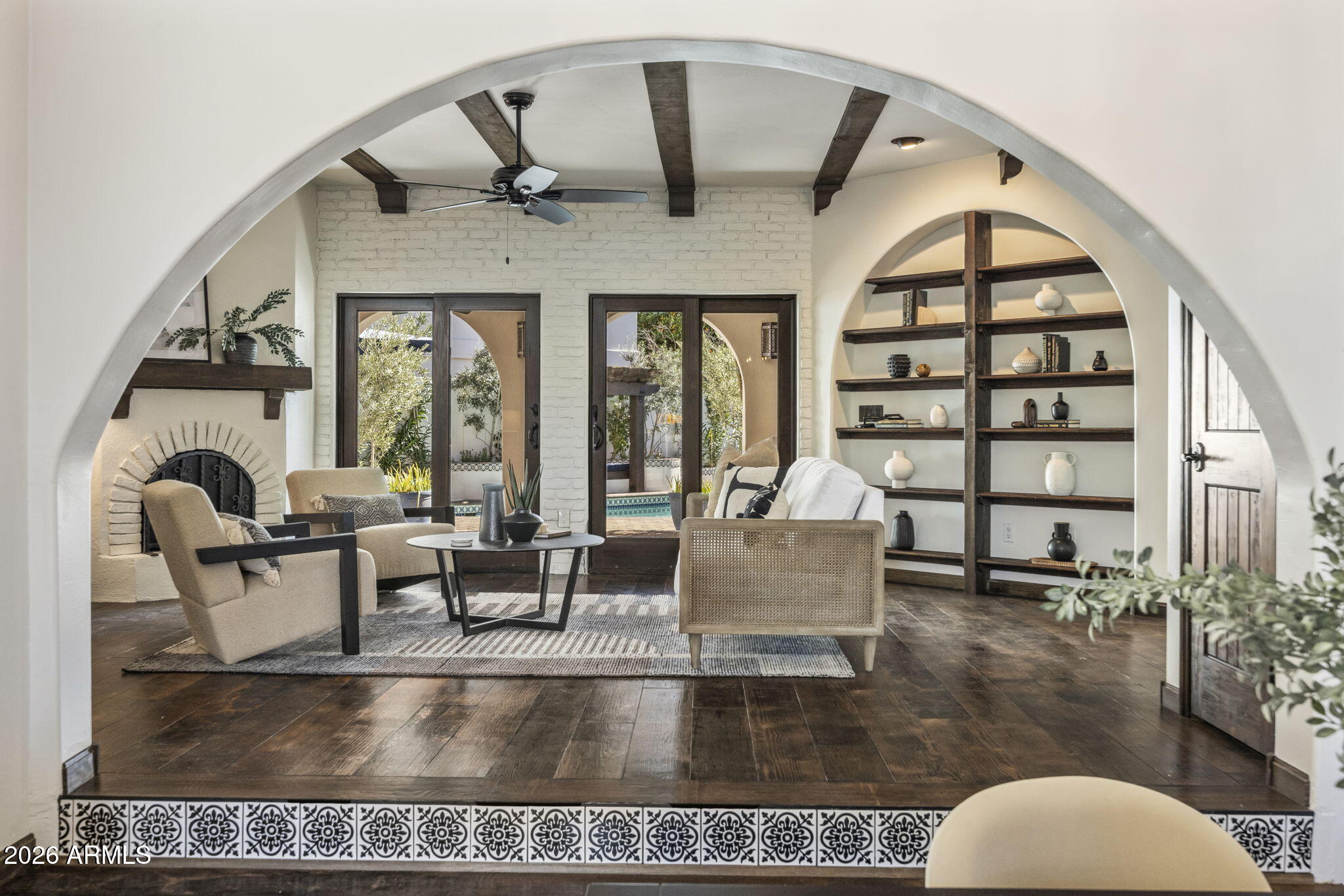 8127 E DEL CAPITAN Drive