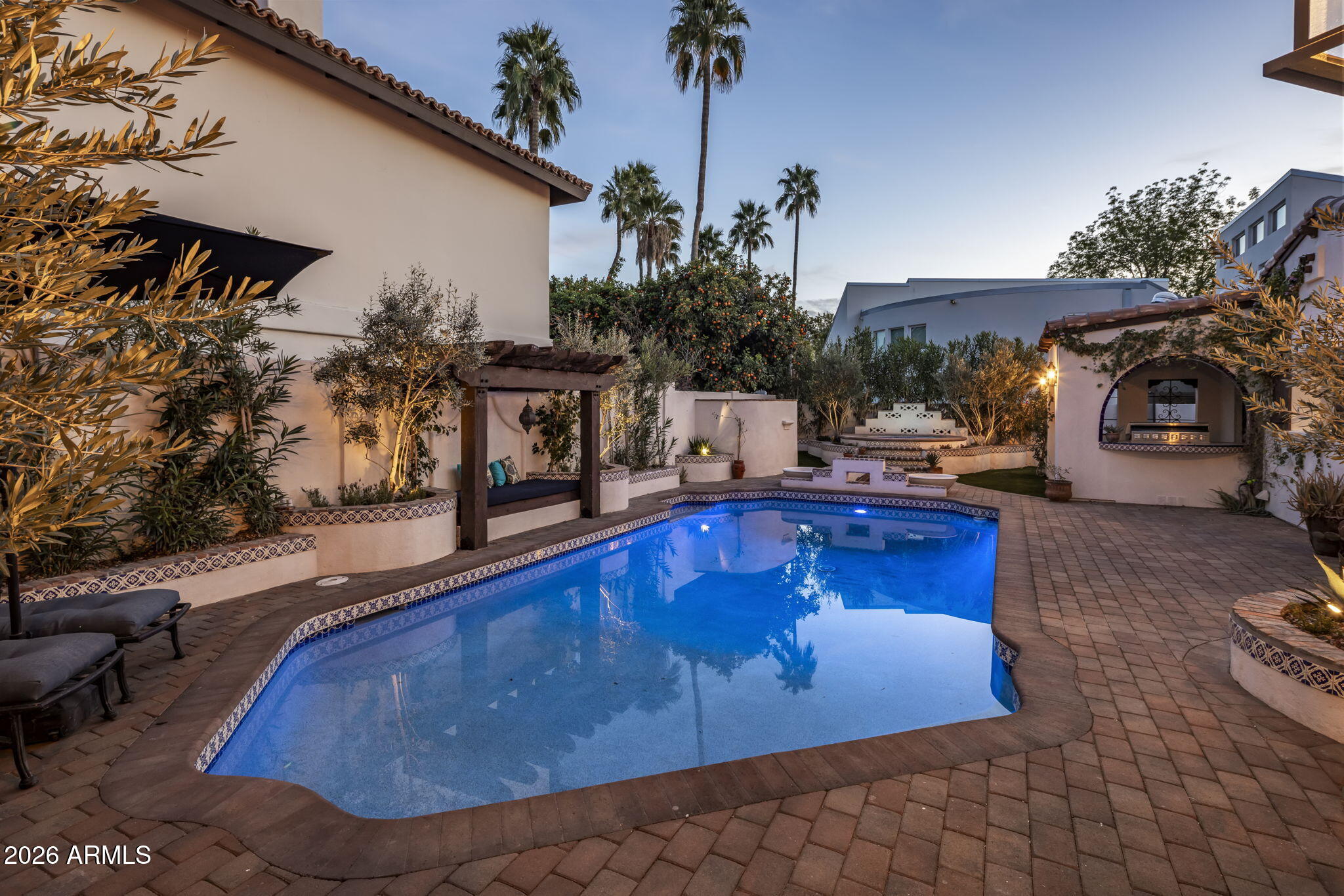 8127 E DEL CAPITAN Drive