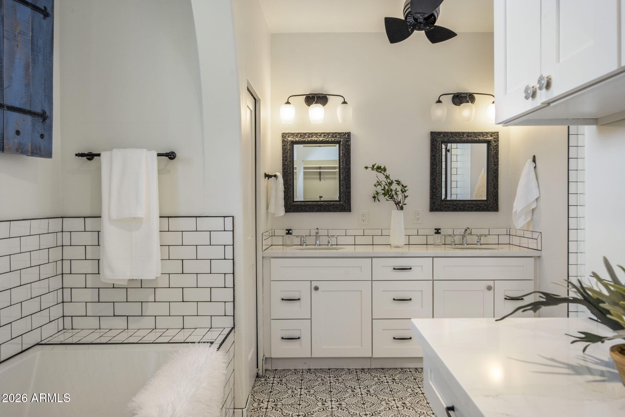 8127 E DEL CAPITAN Drive