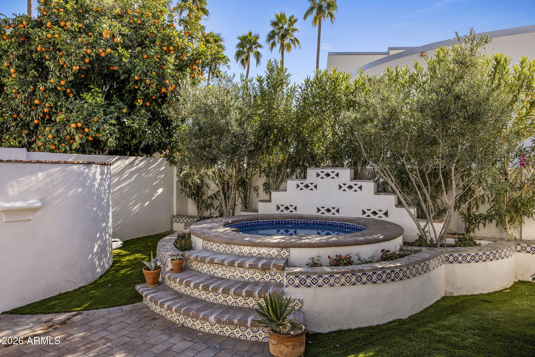 8127 E DEL CAPITAN Drive