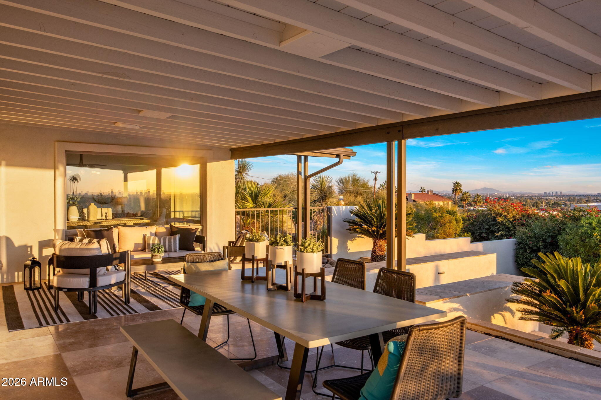 5518 E ROCKRIDGE Road