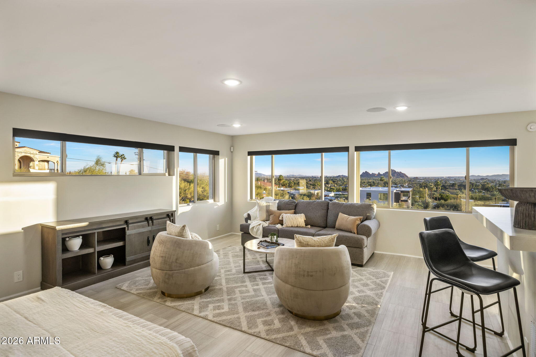 5518 E ROCKRIDGE Road