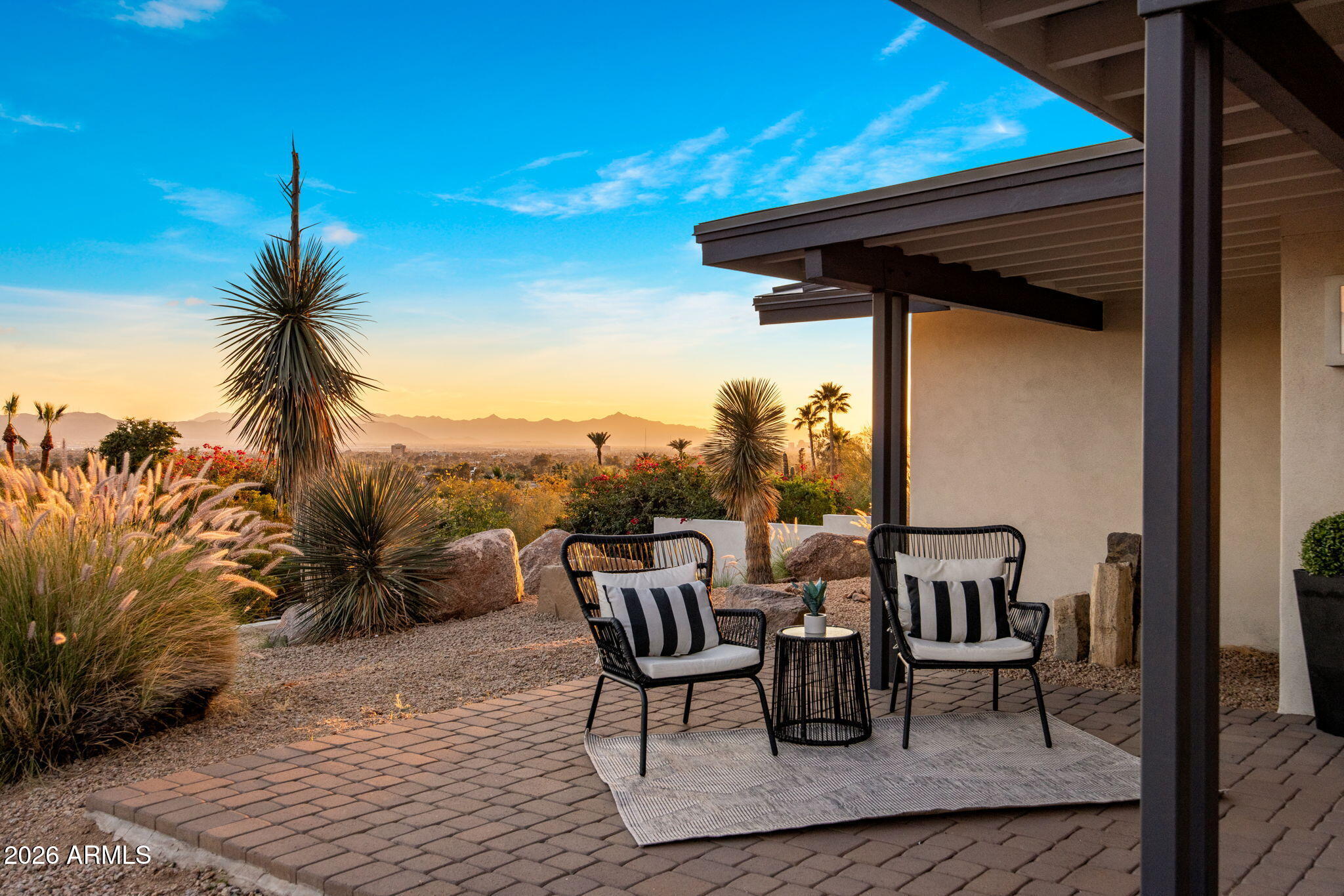 5518 E ROCKRIDGE Road