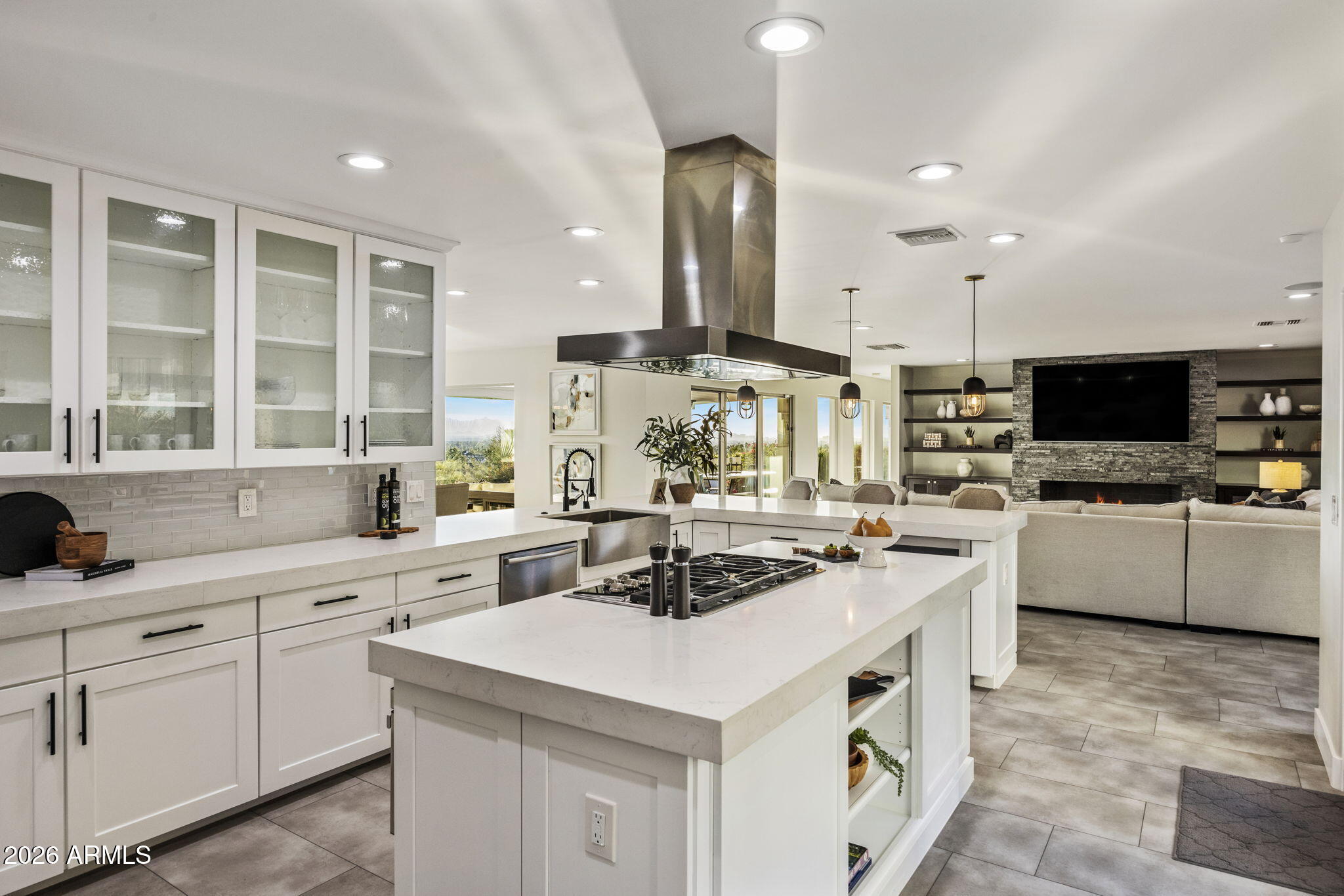 5518 E ROCKRIDGE Road