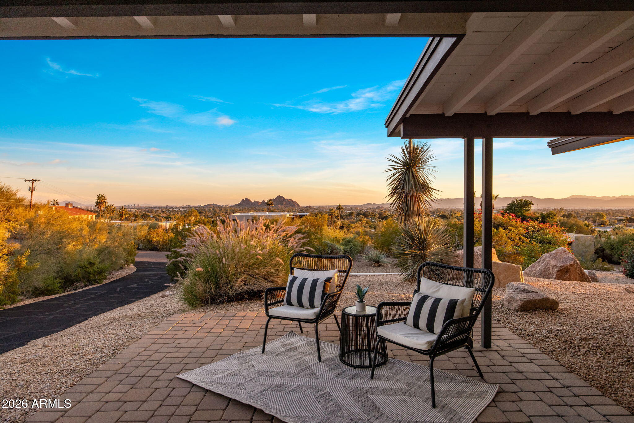 5518 E ROCKRIDGE Road