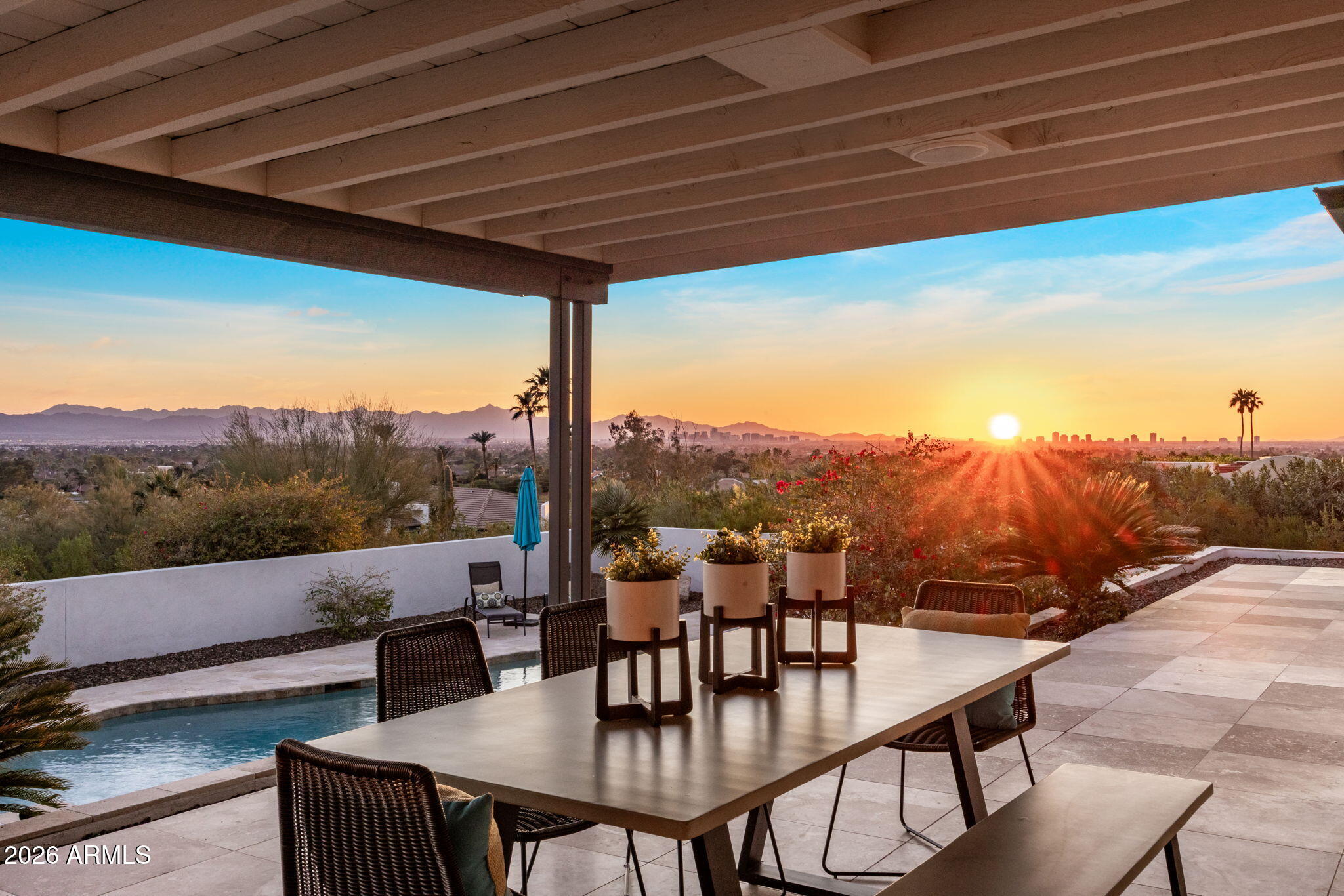 5518 E ROCKRIDGE Road